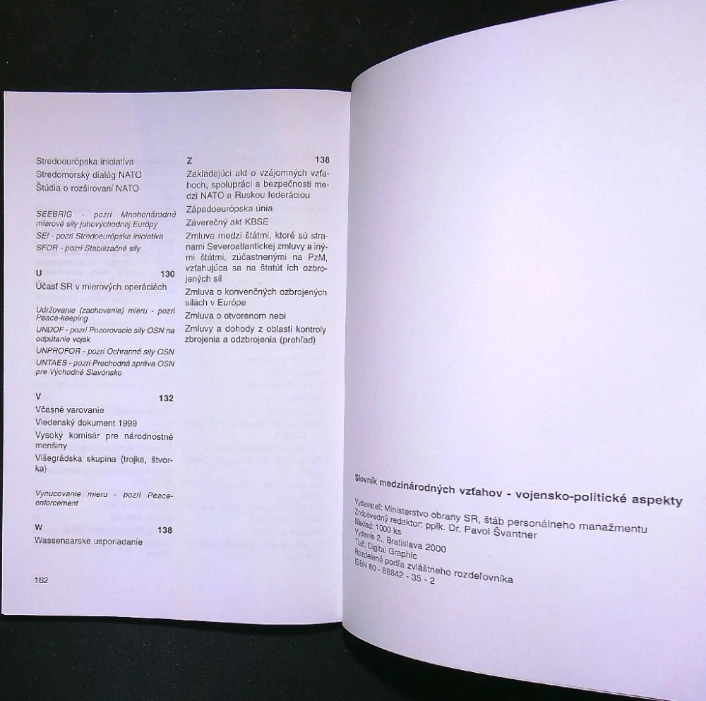 Slovník medzinárodných vzťahov vojensko-politické aspekty